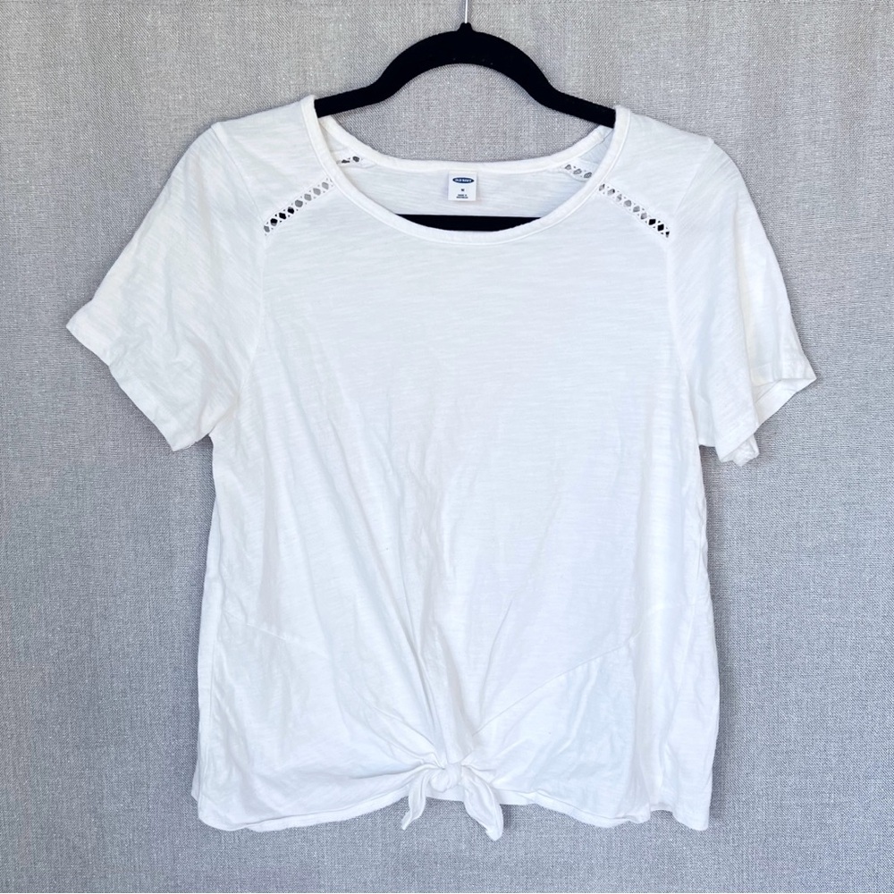 Old Navy White Short Sleeve Top with Front Tie Knot and Cut Out Detail Size M